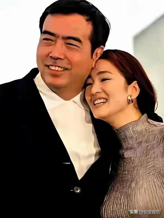 天呐！巩俐这身材简直没谁了 这胸围简直叫到肚脐了 状态也是十足