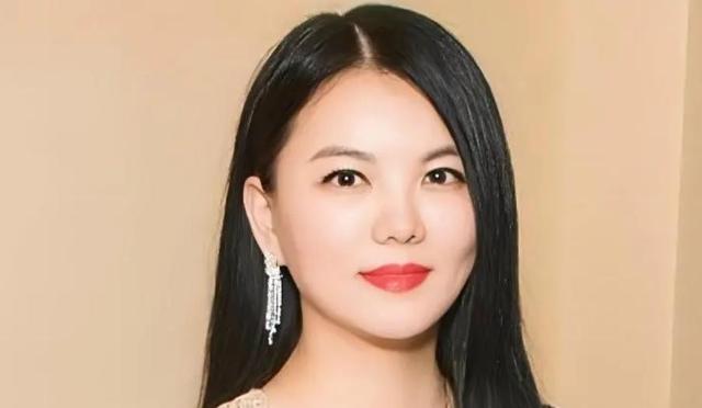 世上渣女千千万，最怕李湘这种，离婚4年，如今发现王岳伦是赢家