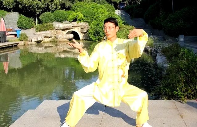 练太极拳，腿部为什么不能蹬直？