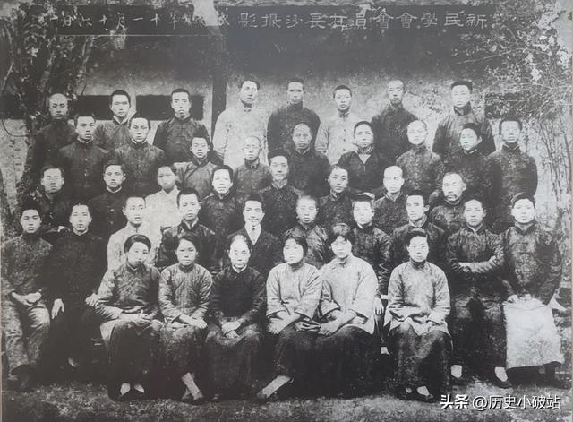 民国老照片：戴笠与儿子、弟弟合影；航拍下的北京；青年毛泽东