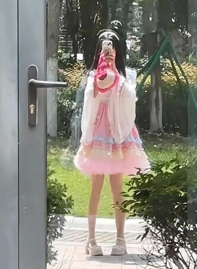 冉冉，漂亮00后，儿子刚3个月肚子又大了，哎：都说不要非不听