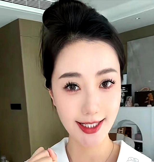 何钰欣自曝无夫妻生活，直播间9万人在线吃瓜！猴哥评论区沦陷