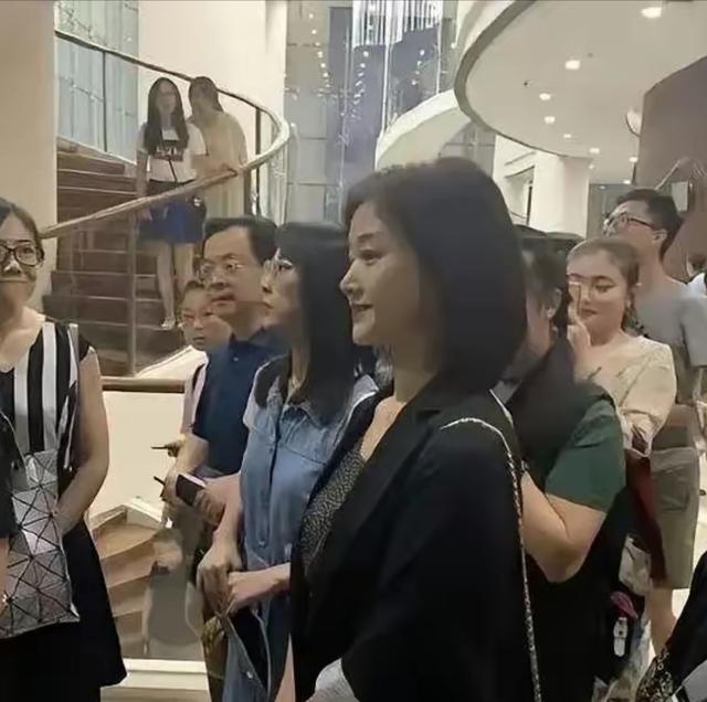 哇60岁的宋祖英，这也太美了吧，看起来也就是30多岁，太年轻了