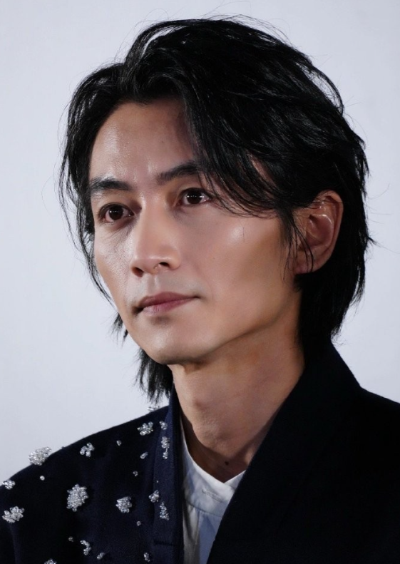 离婚9个月后，38岁陈晓再次官宣喜讯，活成陈妍希高攀不起的存在