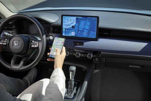 本田缤智杀入飞度地盘	，12万级SUV竟成"价格杀手"，年轻人该买谁