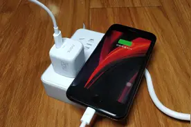 苹果手机充电器怎么判断是快充，慢充及真假。一招教你快速识别。图片