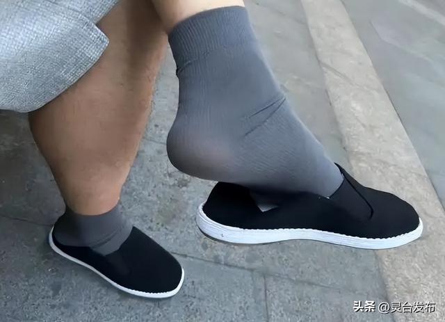 高血压与穿袜子有关？医生强调：穿袜子时，要多留意这3点！