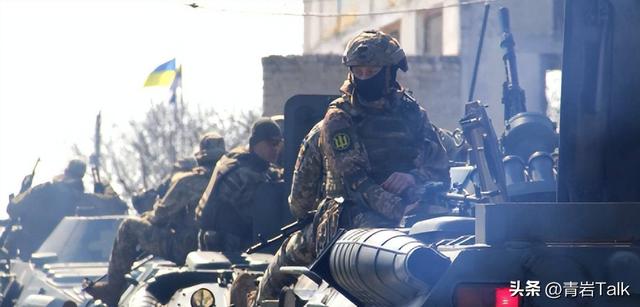 俄军三面合围红军城！5000乌军陷死地，特朗普送来更坏消息