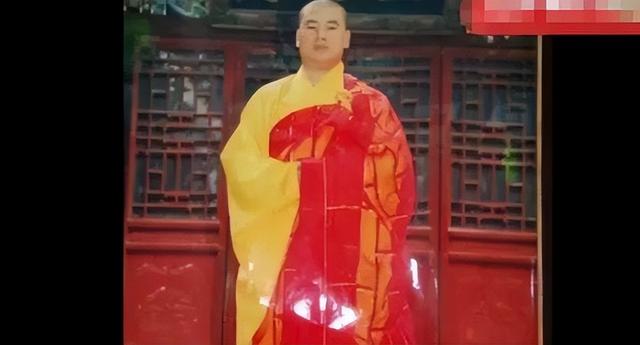 他是释永信的师弟，他自诩武僧总教头，但实际上他是当地的黑老大