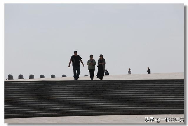 在大连陵水湾打造出的“海纳百川”国际雕塑景观带