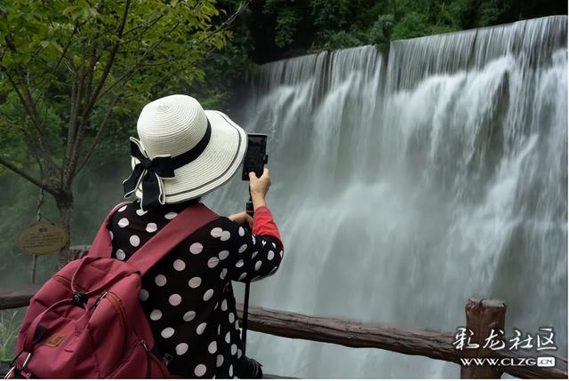 在尼珠河与山水私语。