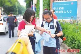 南宁市2025年中考顺利开考 全市11.29万名考生执笔追梦图片
