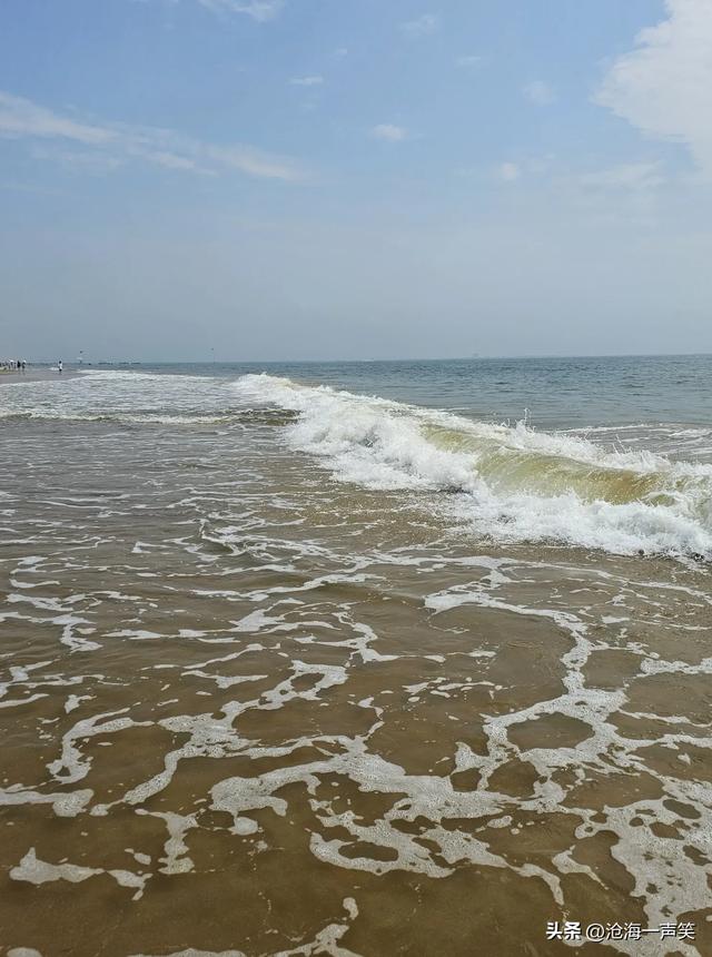 君不见海水从何来，来自山川，来自平原，来自小溪，来自天空
