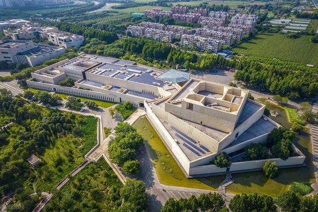 淄博陶瓷琉璃博物馆何以出圈：从“高冷”展馆到顶流文化地标