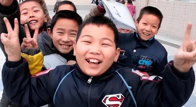 教育部扔下重磅炸弹：2026年开始，全国一律不准再买校外商业试卷