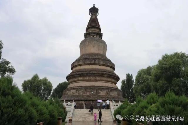 烟雨润古塔：代县阿育王塔的雨中静韵
