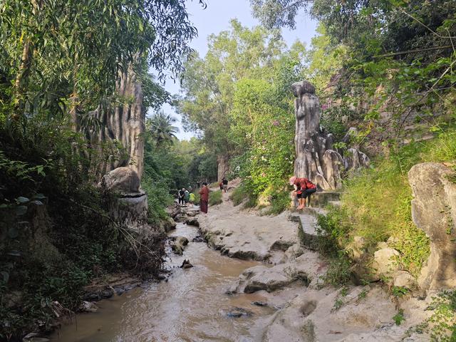 看来你越南行不愉快？喜忧参半，两岸猿声啼不住，轻舟已过万重山