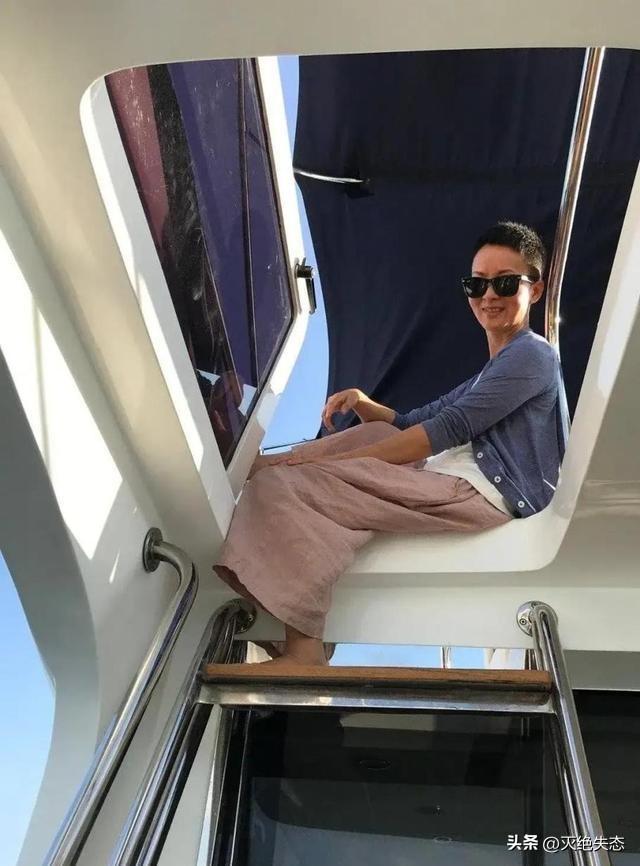 吃里扒外！定居美国13年，回国捞金惨遭“驱逐”，52岁活成了笑话