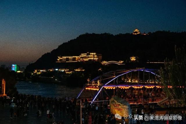 甘肃兰州：兰州两日游之兰州黄河铁桥中山桥夜景醉人 大气磅礴