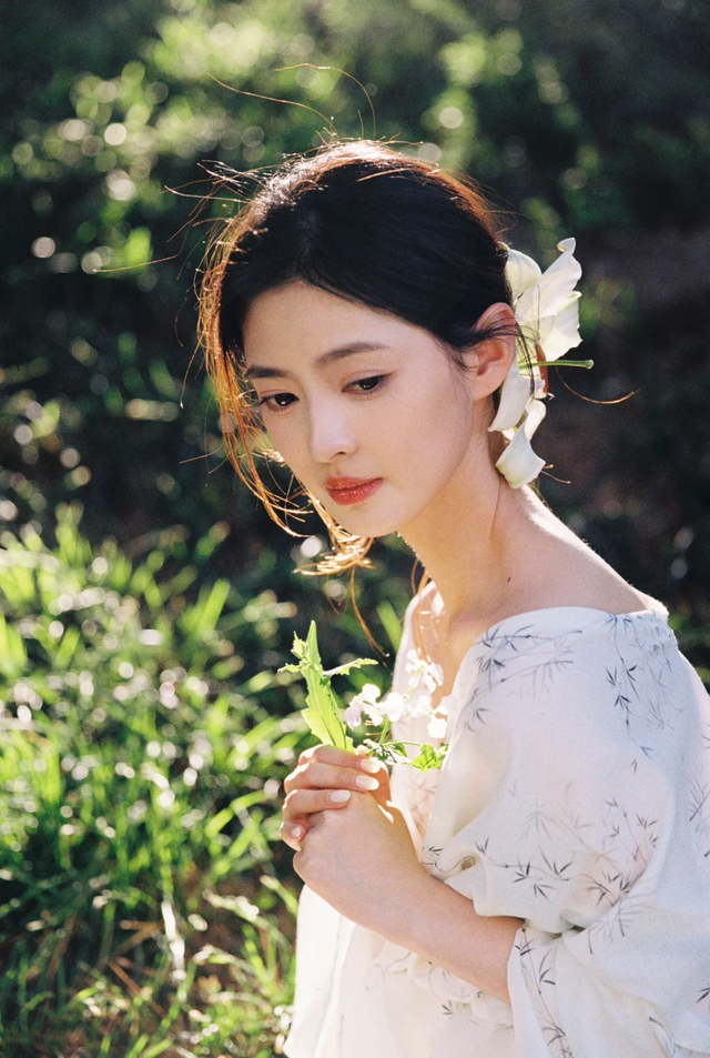中戏艺考女生第一！郑佳慧！05年，身高170cm，长得高级气质出众