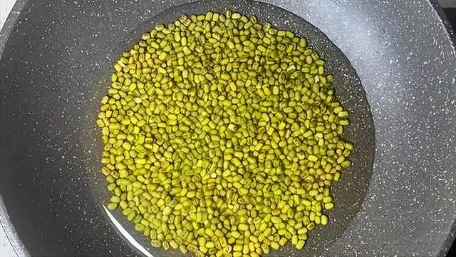 煮绿豆汤，最忌先炒再煮和冷冻后下锅煮，教你正确做法，真实用！
