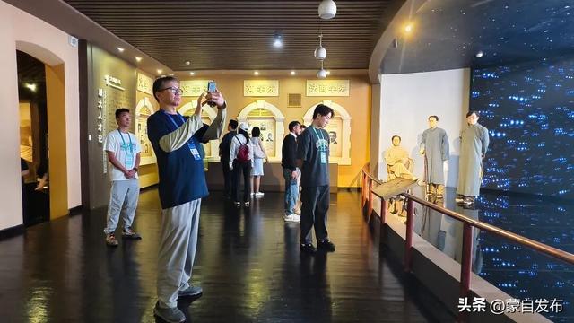 2025全球南方媒体智库高端论坛嘉宾走进蒙自，沉浸式感受滇南小城独特魅力