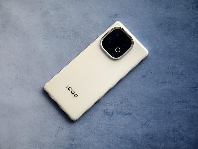 iQOO Z10 Turbo体验：中端市场的“规则破坏者”