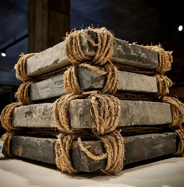 逛故宫别光盯龙椅！脚下这砖藏着600年的绝活儿