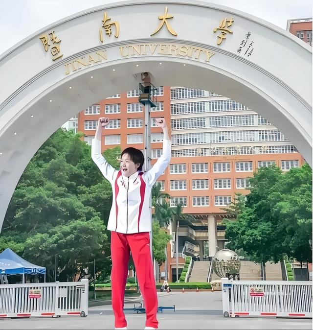 远离“造神”陷阱，央媒新闻报道，揭开了18岁全红婵的真实处境