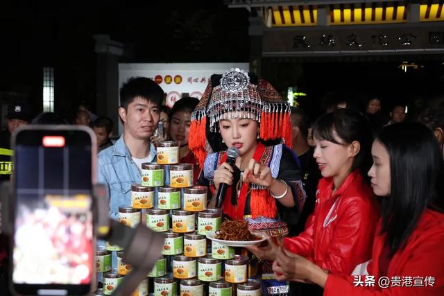 百万粉丝博主唱游贵港！你在现场吗？直播荷城圈粉全国