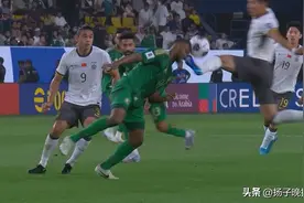 0 射正！ 十人国足0-1沙特！林良铭染红+蒋光太伤退，出线形势雪上加霜！图片
