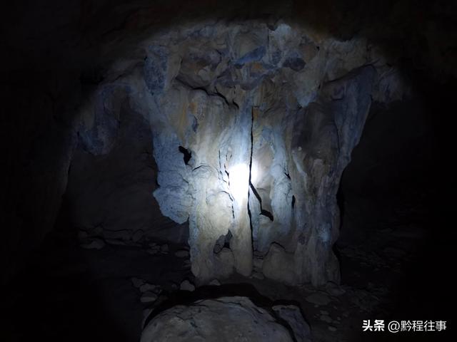 寻找一个古人类遗址不遇，居然无意间发现了一个躲匪洞