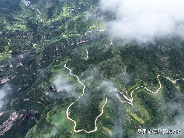 太行山平顺县的天路