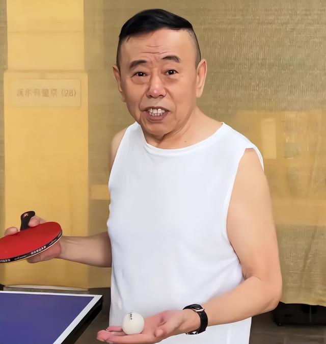 全家移民真相大白2年，享正师级待遇的潘长江，已走上另一条大道