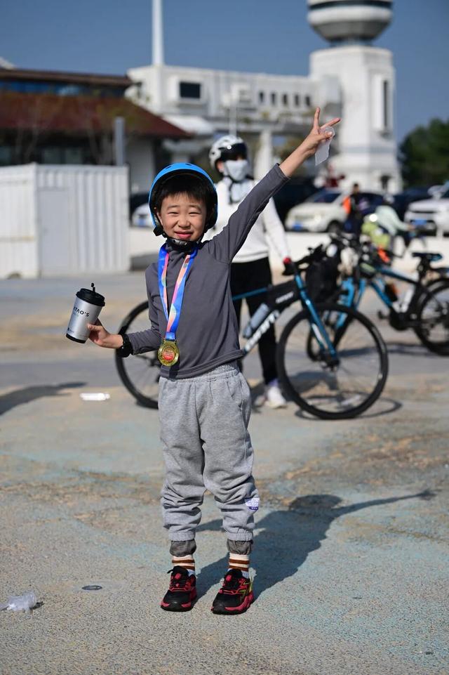 今天，骑遇日照，出发！他们共赴最美秋日！