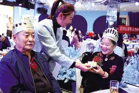 爱心肃州 情暖夕阳图片