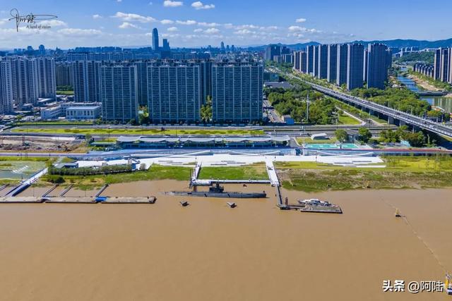 台州的349潜艇观光基地目前已歇业,但外景可以免费看
