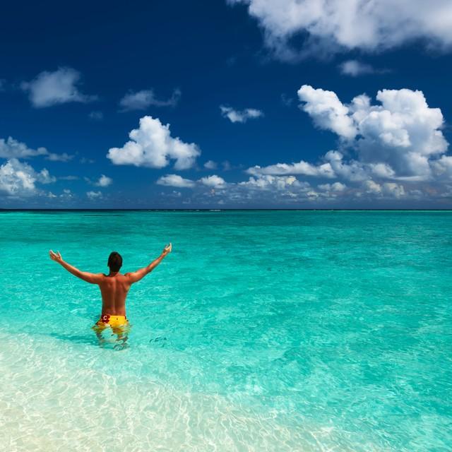 男人偏爱一个女人，藏不住的5种样子