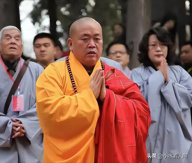 女网红谈释永信，曾去少林寺住3天花1万，姐妹们凌晨争着去他房间