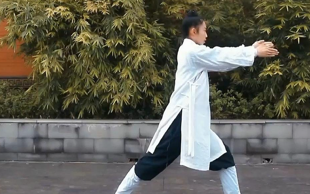 八段锦第二式“左右开弓似射雕”90%人练成左右拉肩!越练越伤肩