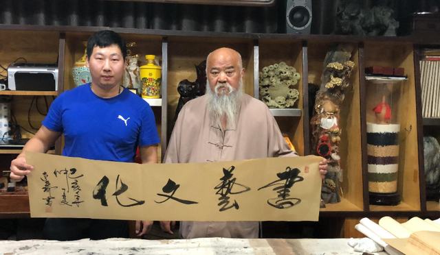 不顾医生劝阻每天2包烟，顿顿8两白酒的演员李琦，如今变成啥样