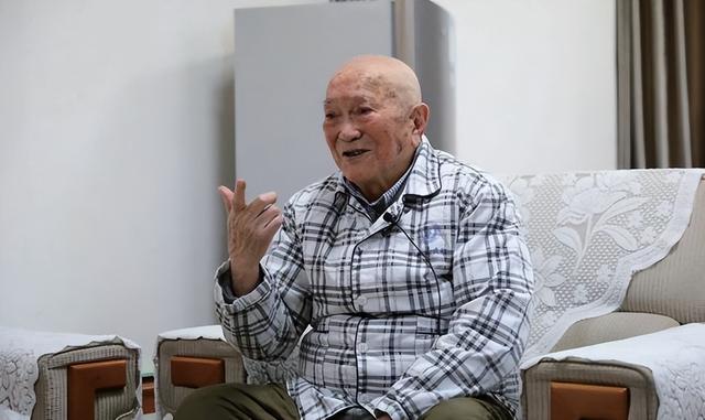 最小红军被质疑，毛主席问怎么证明你参加过长征？他：我大舅贺龙