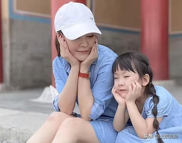知名主持王小骞崩溃大哭！自称女儿患上“正食症”，心率高达120