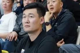 36岁苏伟现状：转型当董事长，继续篮球之路，妻子是1米8空姐图片