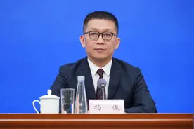 聚焦新能源汽车电池回收③｜车主应将报废车送至回收拆解企业拆电池图片