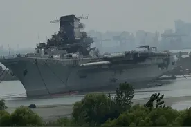 明思克航母火灾后续如何？读特新闻记者连线南通目击者｜有料图片