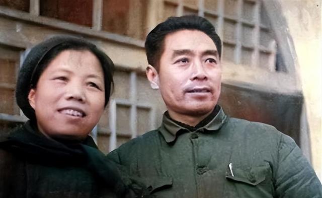 晚年邓颖超透露：恩来在上海有另外一任“妻子”，同居却无争执