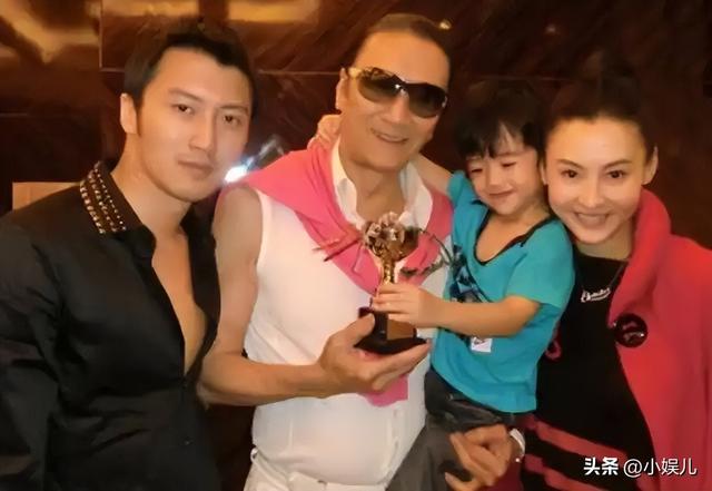 王菲也没想到，自己宝贝11年的男友谢霆锋，居然是个“扶妹魔”