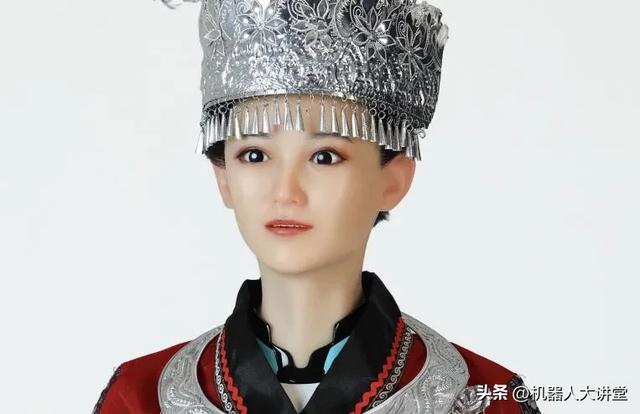 2025WRC热点直击！全球首个！清宝机器人共情头部系统发布！