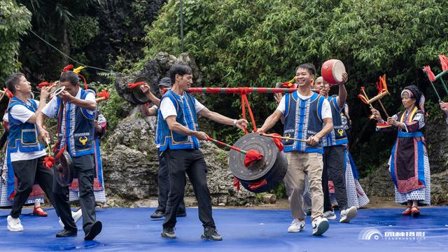 踏进避暑胜地 畅游山水龙滩——镇宁县龙滩村民族文化旅游活动纪实